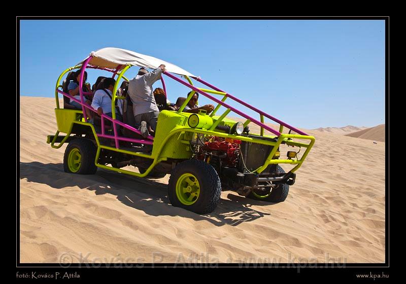 Huacachina Oasis Peru 20.jpg